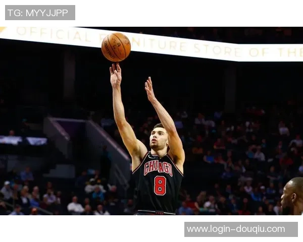 扎克拉文如何在NBA赛场上展现全能球员的风采与魅力